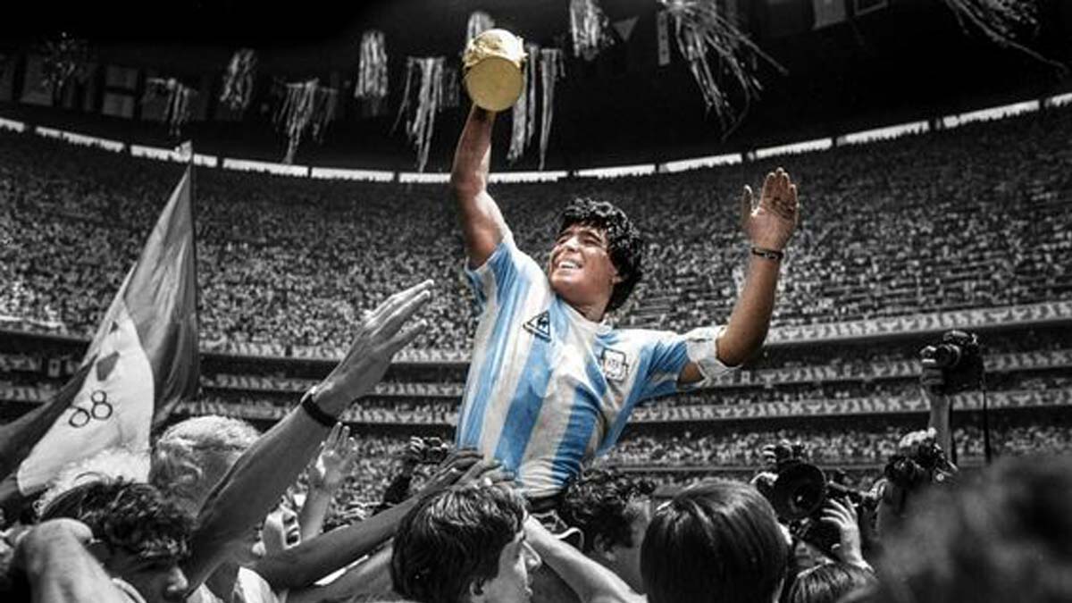 MARADONA FALLECE A LOS 60 AÑOS Y EL FÚTBOL DE LUTO