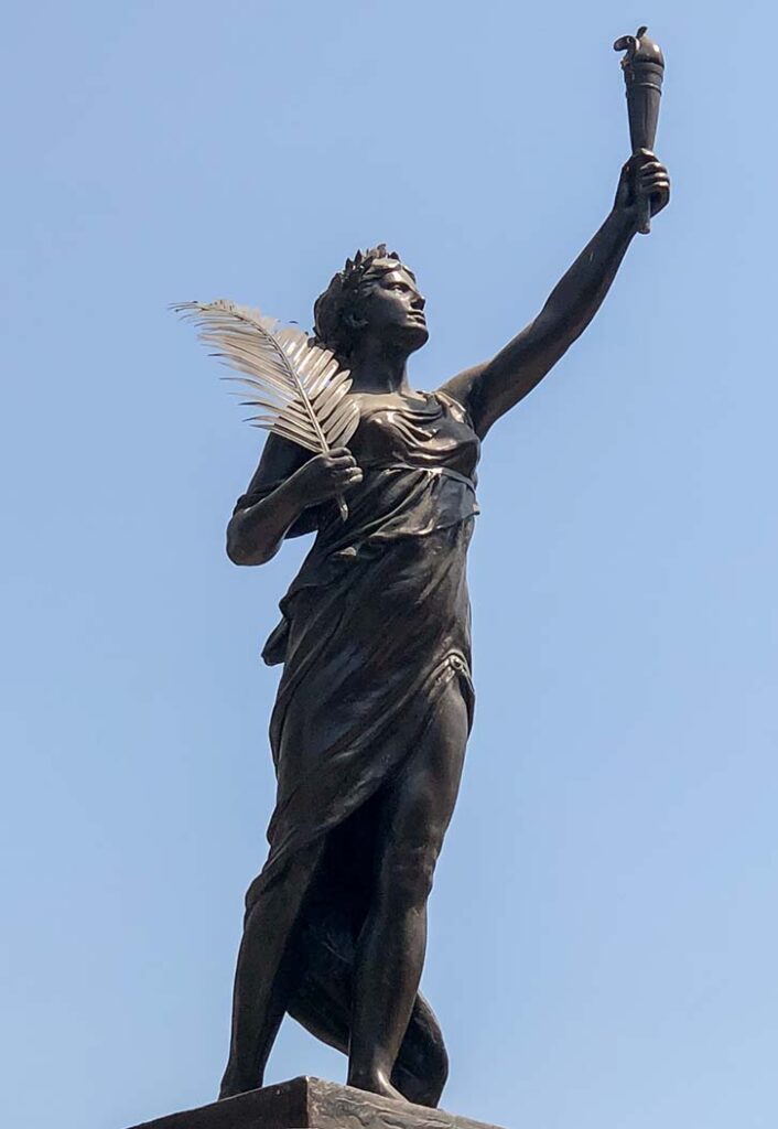 MONUMENTOS POR CENTENARIO DE LA INDEPENDENCIA DE PERÚ