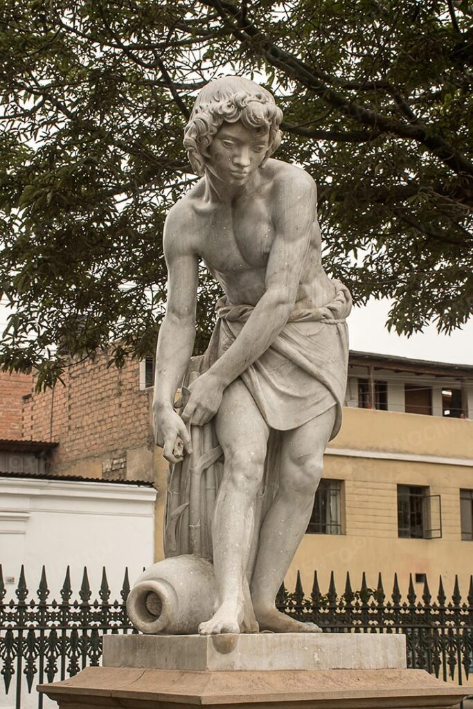 ESCULTURA DE “ACUARIO” - ALAMEDA DE LOS DESCALZOS