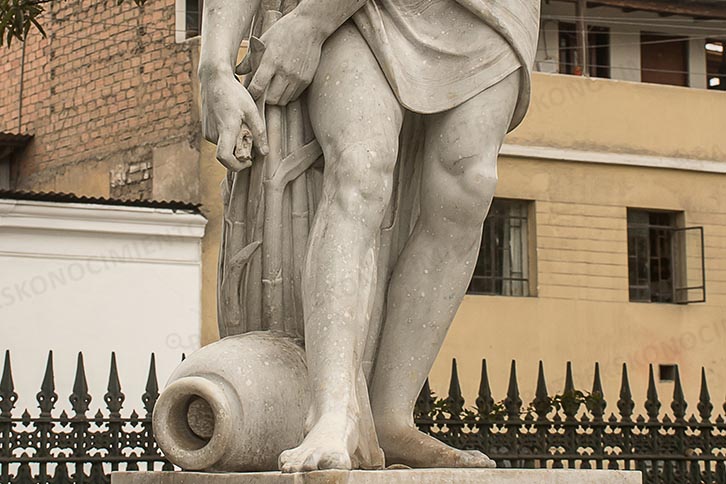 ESCULTURA DE “ACUARIO” - ALAMEDA DE LOS DESCALZOS