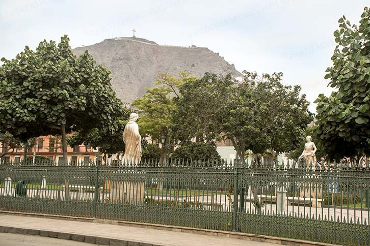 UN BREVE PASEO POR LA ALAMEDA DE LOS DESCALZOS