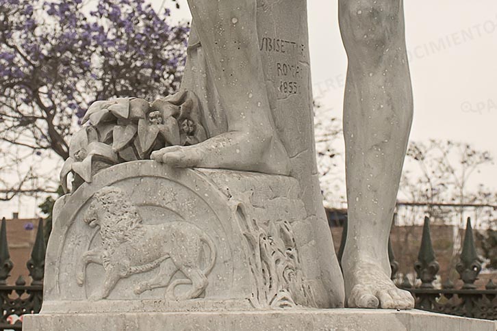 ESCULTURA DE “LEO” - ALAMEDA DE LOS DESCALZOS